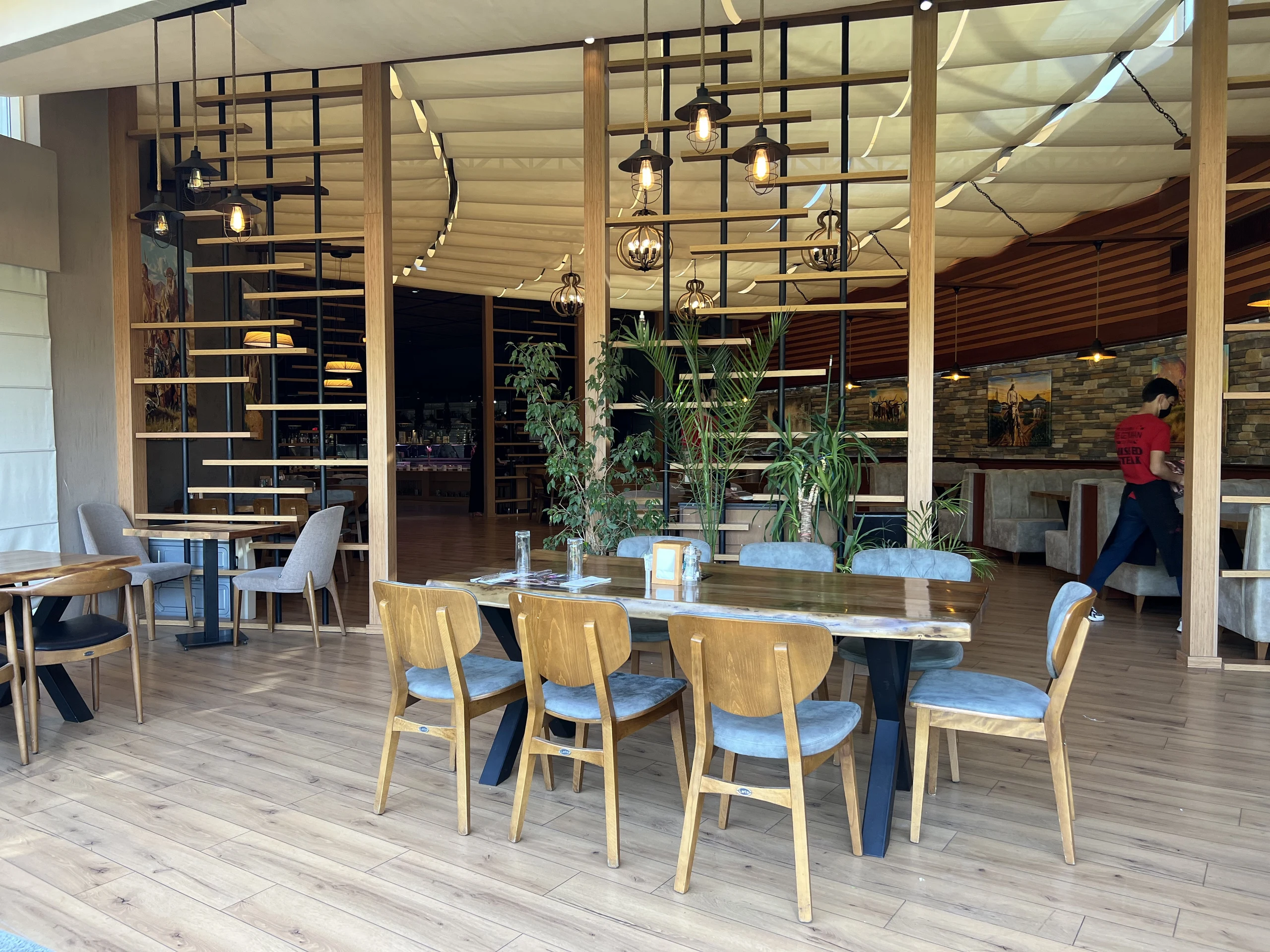 Alp Et Steakhouse · 14